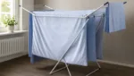 Bettwäsche richtig auf dem Wäscheständer trocknen